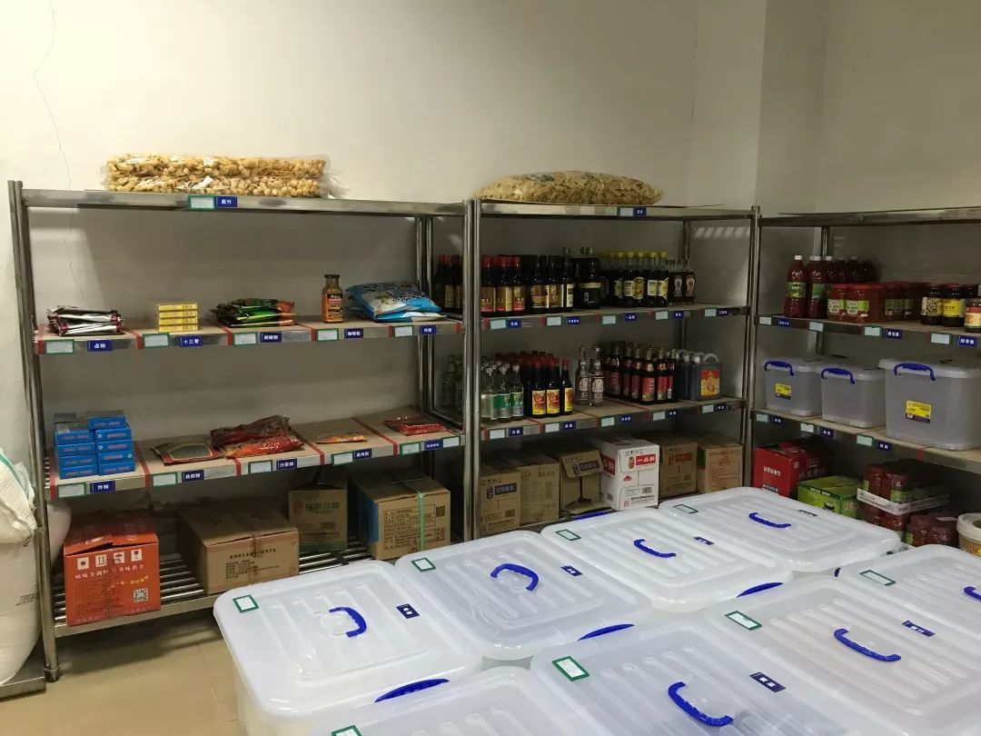 舌尖安全 重視源頭 ——延奎實(shí)小食品安全管理人員到廈門(mén)利生餐飲公司現(xiàn)場(chǎng)考察餐飲管理