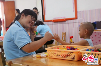 成都西蜀幼兒園舒宏 以愛為壤，靜待花開——一位“養花”達人的幼兒保育之道